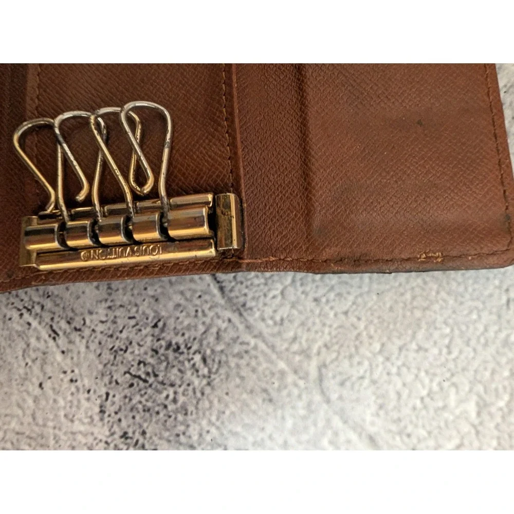 Authentic LOUIS VUITTON Monogram 4 Key Holder Case - Picture 10 of 11
